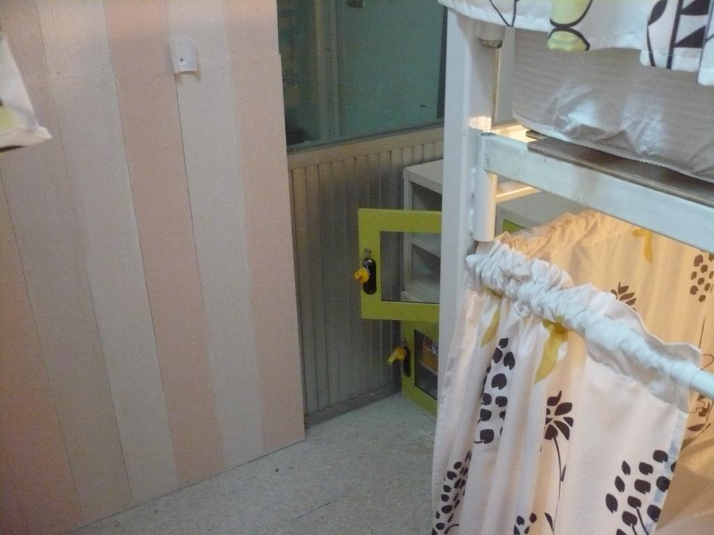 Kamin Bird Hostel Bangkok Szoba fotó