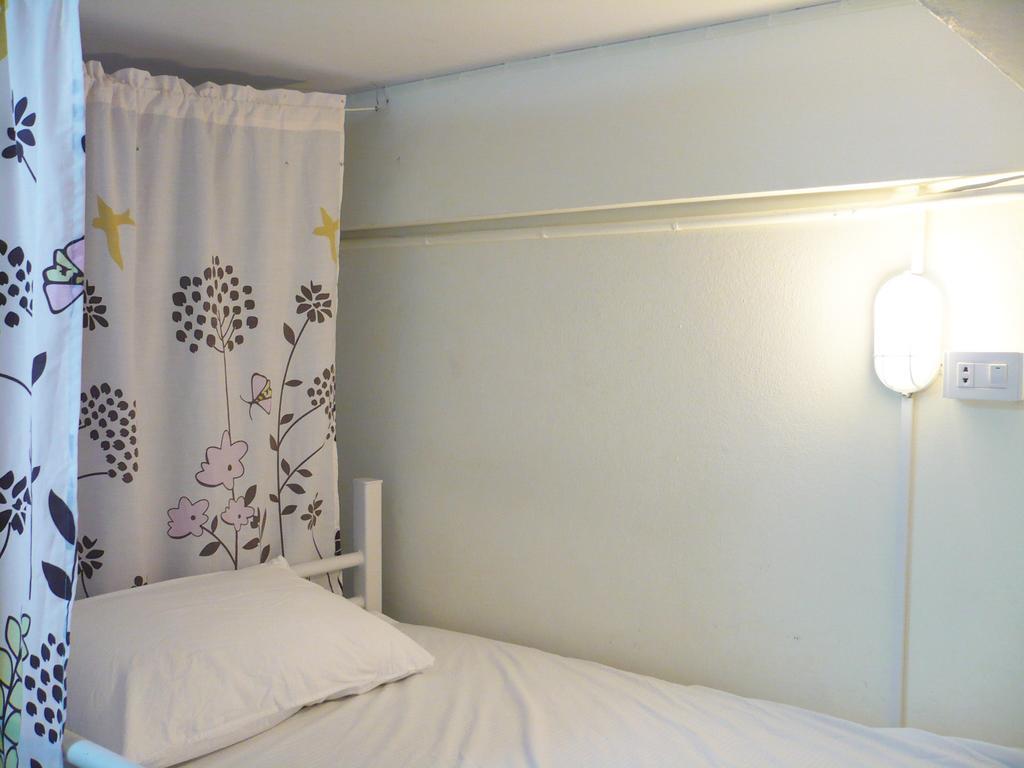 Kamin Bird Hostel Bangkok Szoba fotó